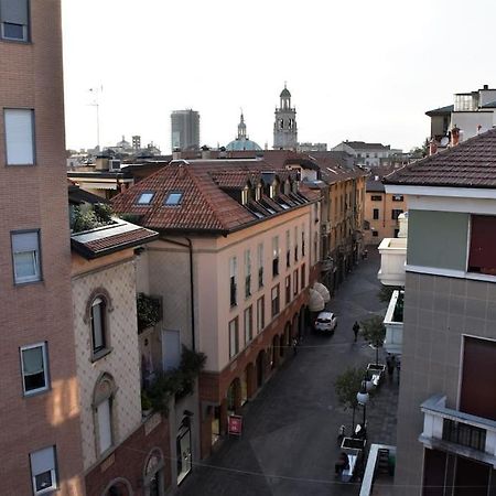 One Flat/Studio,Busto ArsizioCenter,With Terrace Exterior foto